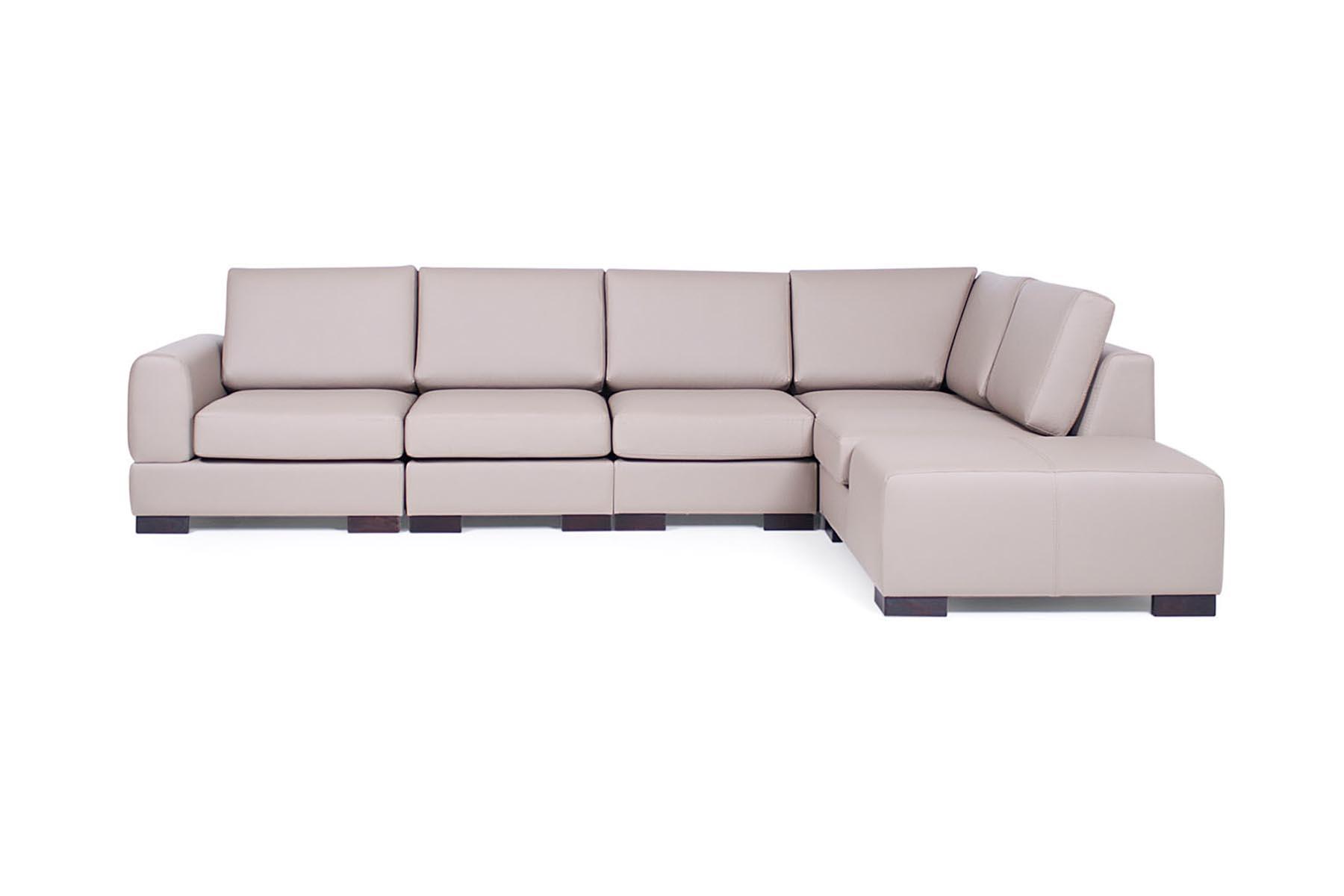 Sofa jednostavnih linija. Uklapa se u svaki enterijer i sa vašim izborom boje i štofa, dobivate idealnu garnituru za vaš prostor.