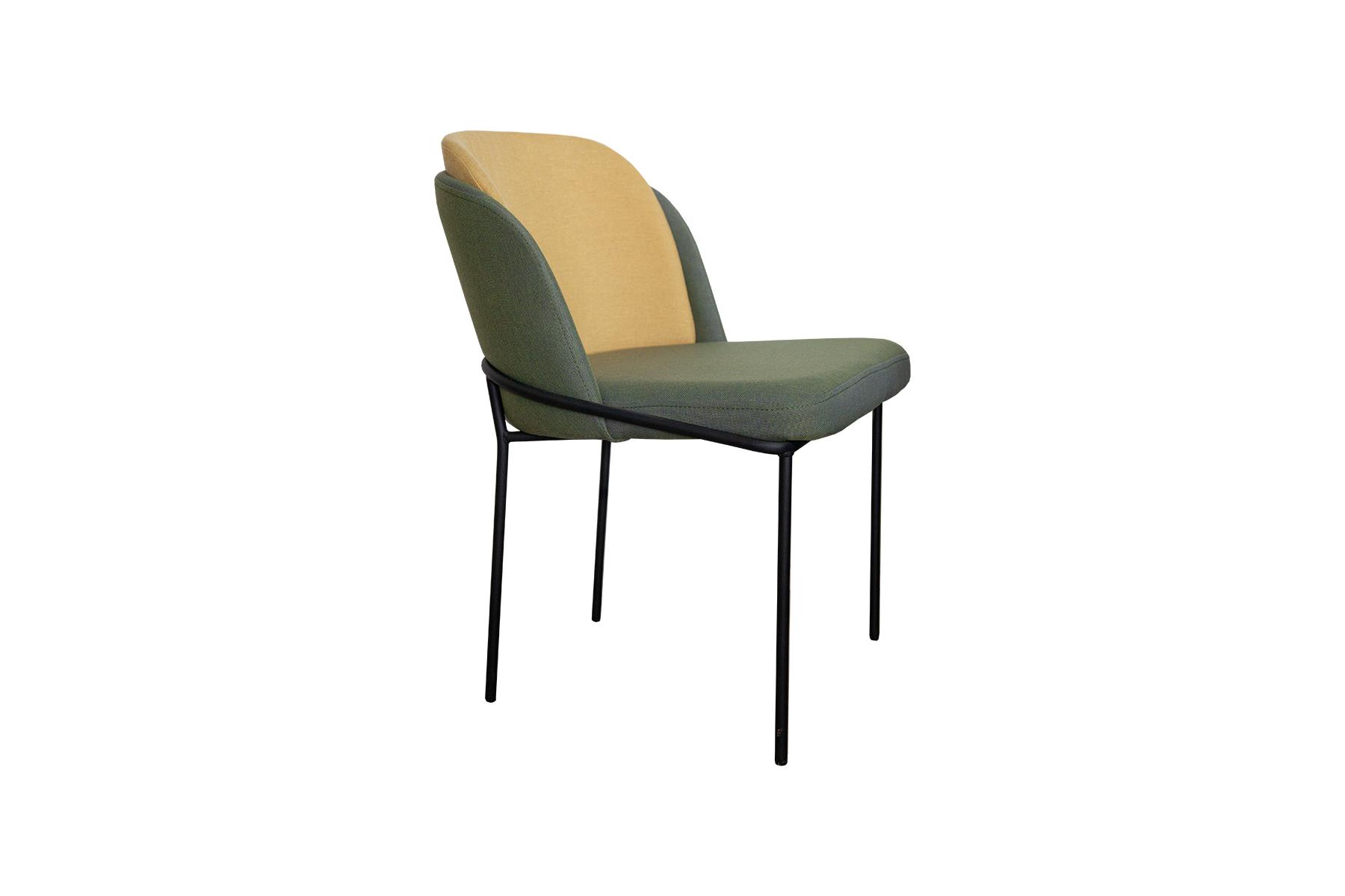 Stolice Boss bitan su element svake prostorije koja želi pokazati eleganciju i originalnost. Dizajn ove stolice pokazuje metalnu strukturu sa koji je vidljiv iznad naslona sjedala. Ova stolica osmišljena je kako bi pružala udobnost kakvu svi očekujemo.